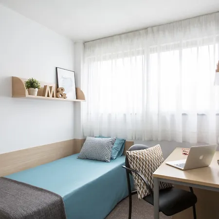 R.u Colegio De Cuenca - Centro Adscrito A La Reaj Hotel 2*